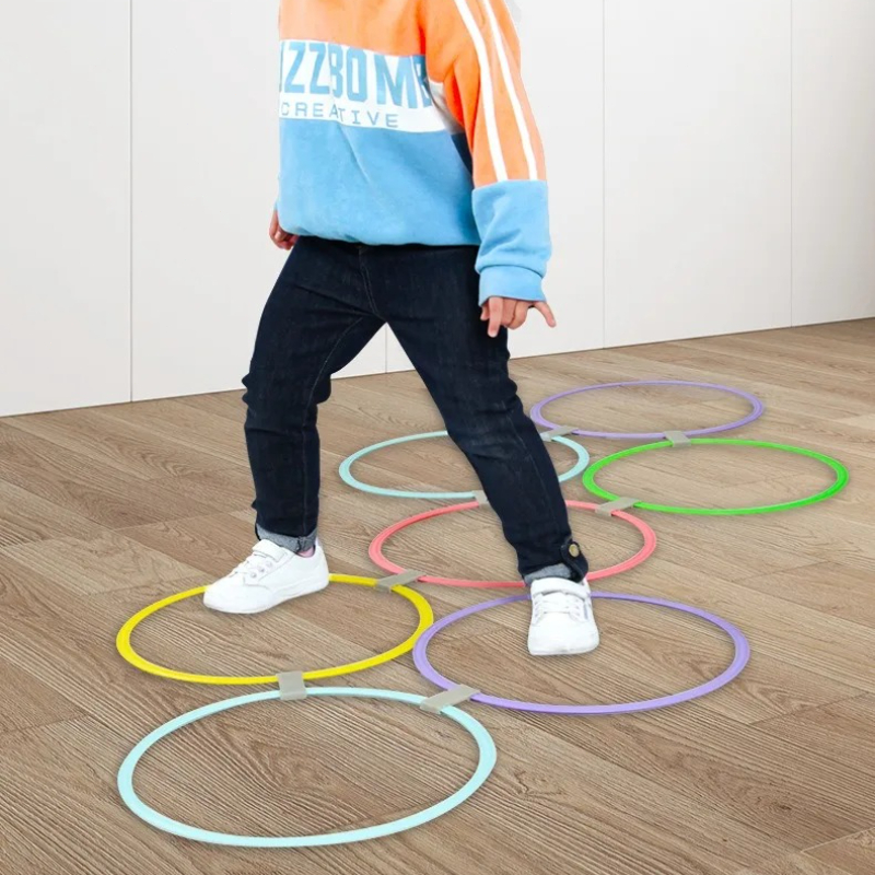 Party Games Physical - 新しい屋外用子供向け楽しい体力トレーニングスポーツ玩具、格子状ジャンプリングセットゲーム、10個のフープと10個のコネクター、公園遊び、男の子、女の子向け