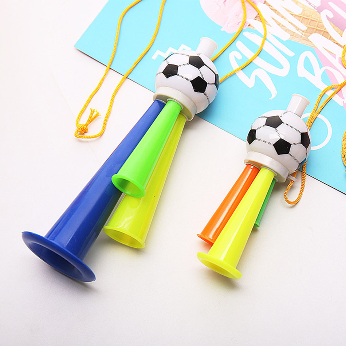 3 個の 3 穴プラスチックサッカースタイルホーンクリエイテ - Party Games No Props のレビューと価格