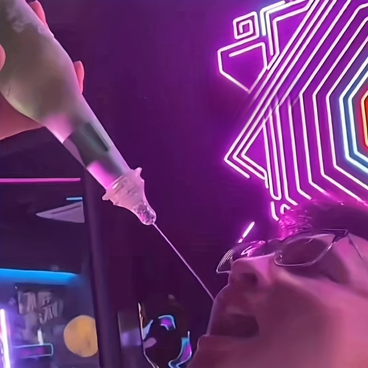 シリコン製ニップルボトルキャップ 大人用小麦ジュース用おしゃ - Party Games Adults Drinking のレビューと価格